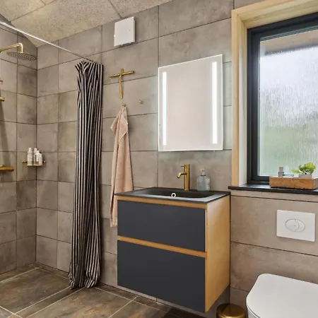 בית נופש Gorgeous In With Sauna *